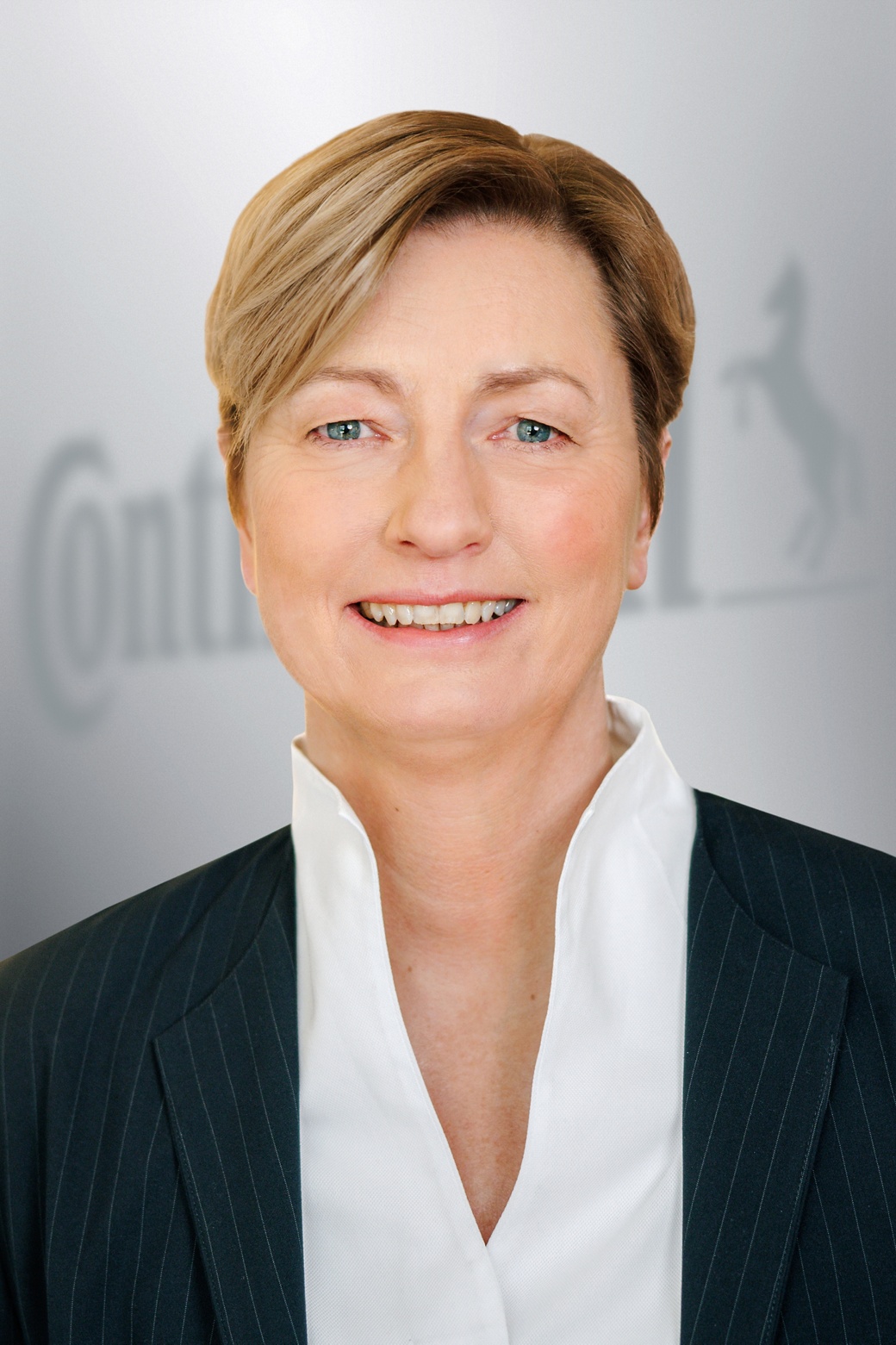 Continental_Claudia_Holtkemper_CorporateBackground_Hochkant.jpg
