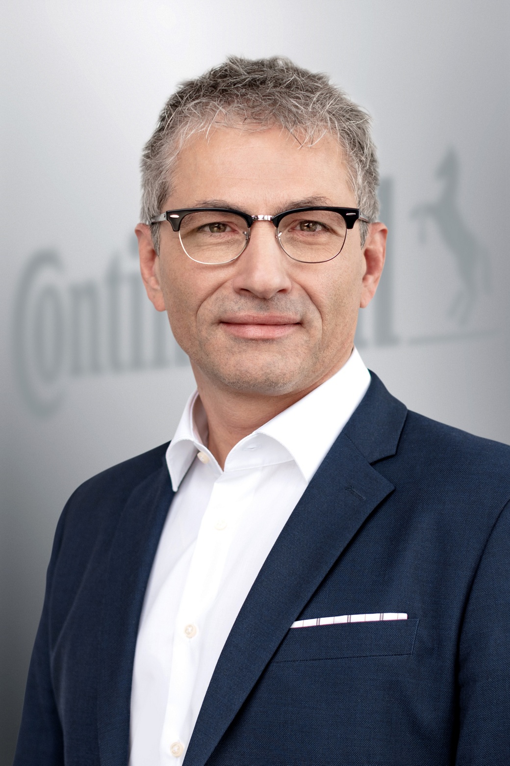 Herr_Romano-0412_Corporate_Background_Hoch.jpg